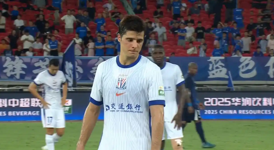 申花队0-1出现误判?特谢拉犯规只吃黄牌,将继续出战泰山队